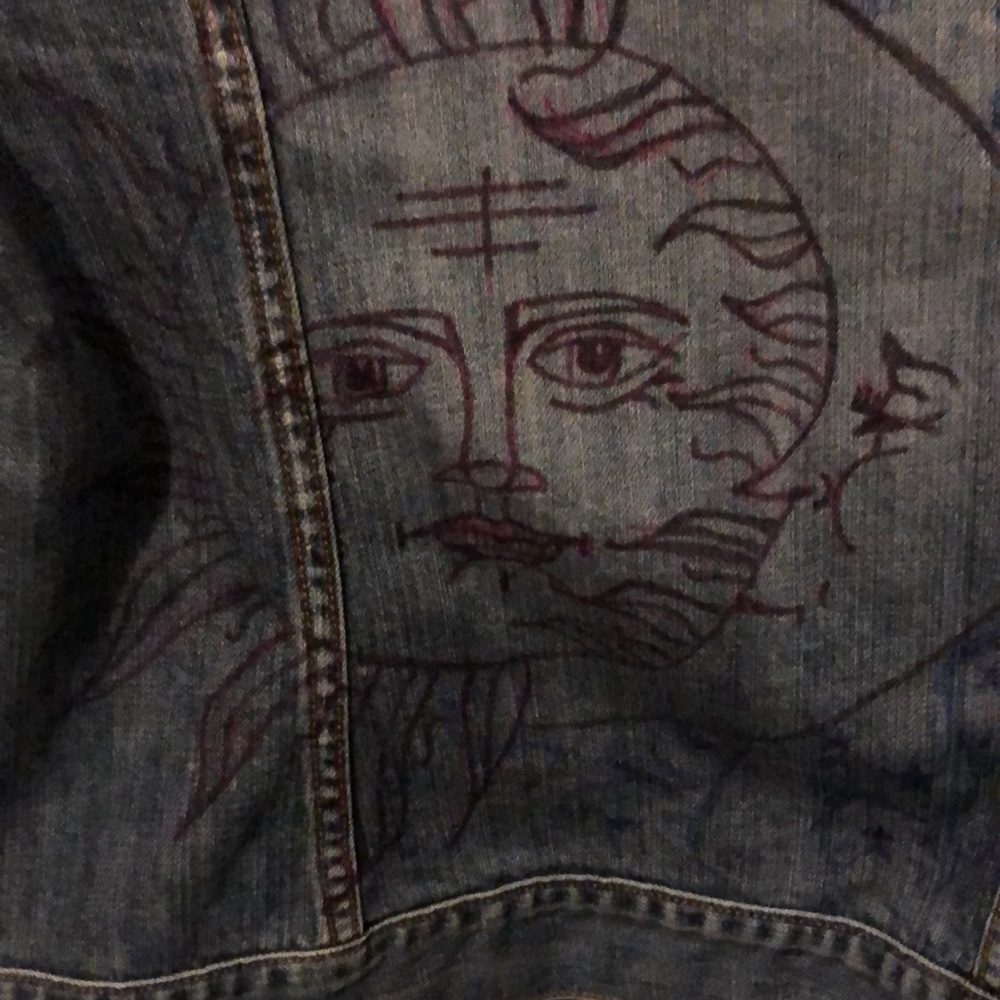 Old navy denim jacket. The label says Old Navy maternity size M - Picture 5 of 7